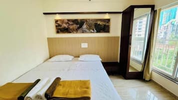 1 bedroom, internet, bed sheets