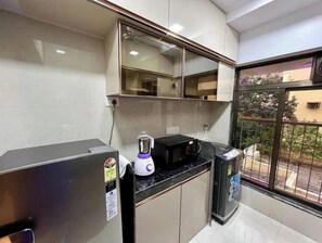 Private kitchen - La Alba 1 BHK Serviced Apartment (Mumbai)