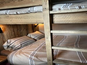 1 bedroom, bed sheets