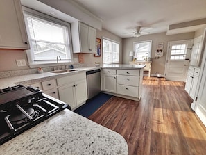 Oven, stovetop, dishwasher