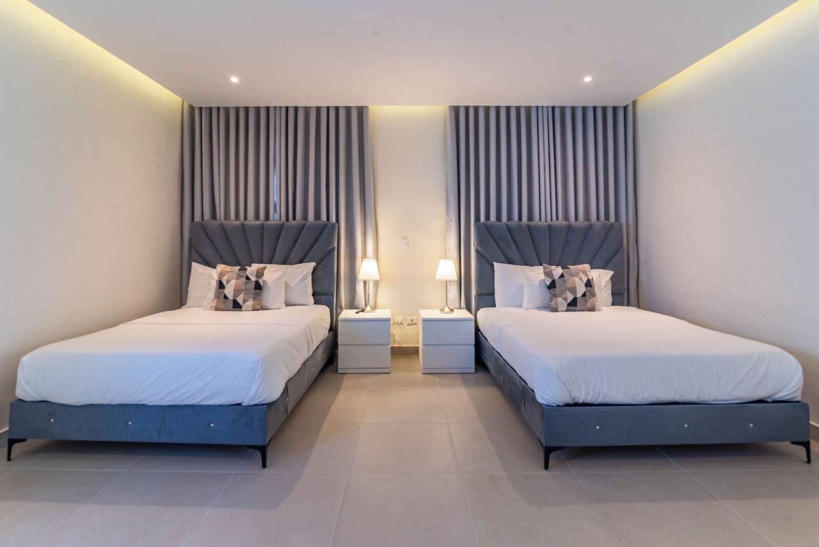 4 habitaciones, tabla de planchar con plancha y wifi gratis 