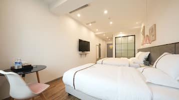 舒适双床房 | 办公桌、免费 WiFi、床单