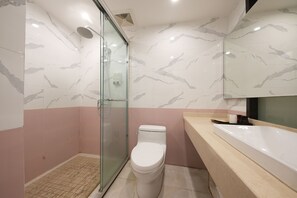 Shower, hair dryer, slippers, towels - Qiansu Qingpan Hotel (Chongqing)