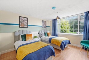 4 bedrooms, iron/ironing board, Internet, bed sheets