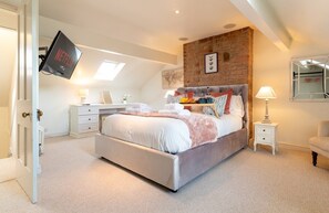 3 bedrooms, iron/ironing board, Internet, bed sheets