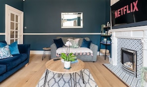 TV - Beautiful Townhouse Harrogate, 3 bedroom (Harrogate)