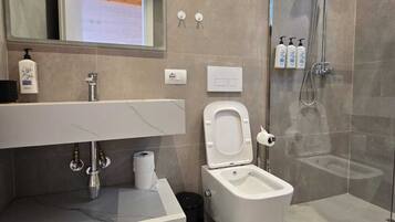 Deluxe Villa | Bathroom