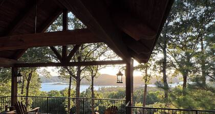 Charming cabin with amazing deck overlooking Lake Tenkiller