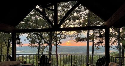 Charming cabin with amazing deck overlooking Lake Tenkiller