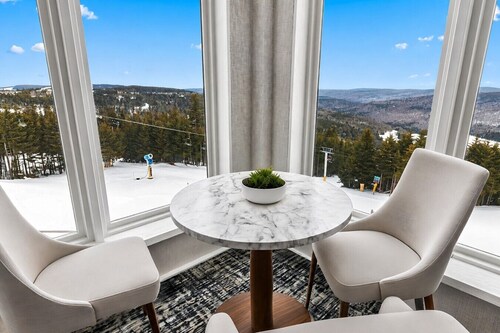 ML178 Great Views & Location EZ Parking  Next To Village