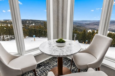 ML178 Great Views & Location EZ Parking Next To Village