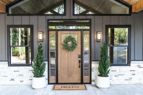 Timber Cove Woodland Retreat - New 4 BR/3 BA - Hocking Hills - Hot Tub