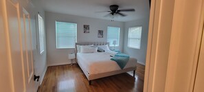 4 bedrooms, internet, bed sheets - Bright, spacious 4 bedroom heated pool home that comfortably sleeps 12 people!! (Bradenton)