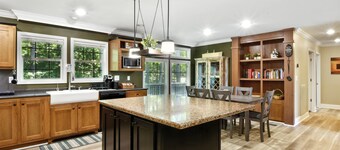 NEW! Cozy Cove Escape - Lakeside Retreat