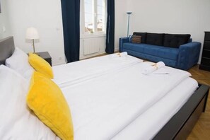2 bedrooms, iron/ironing board, WiFi, bed sheets - Unique spacious place 8min from Knez M. with P 12e (Beograd)
