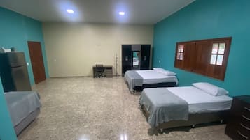 3 quartos, ferros/tábuas de passar roupa, Wi-Fi, roupa de cama