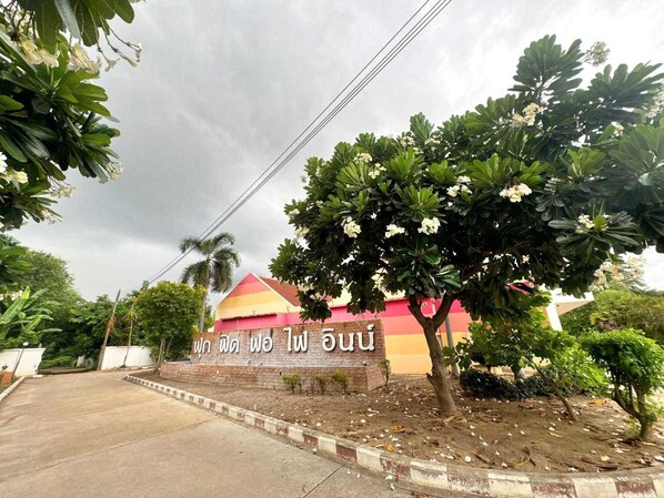 Exterior - OYO 75583 Fut Fit Fo Fai Inn Hotel (Kanchanaburi)