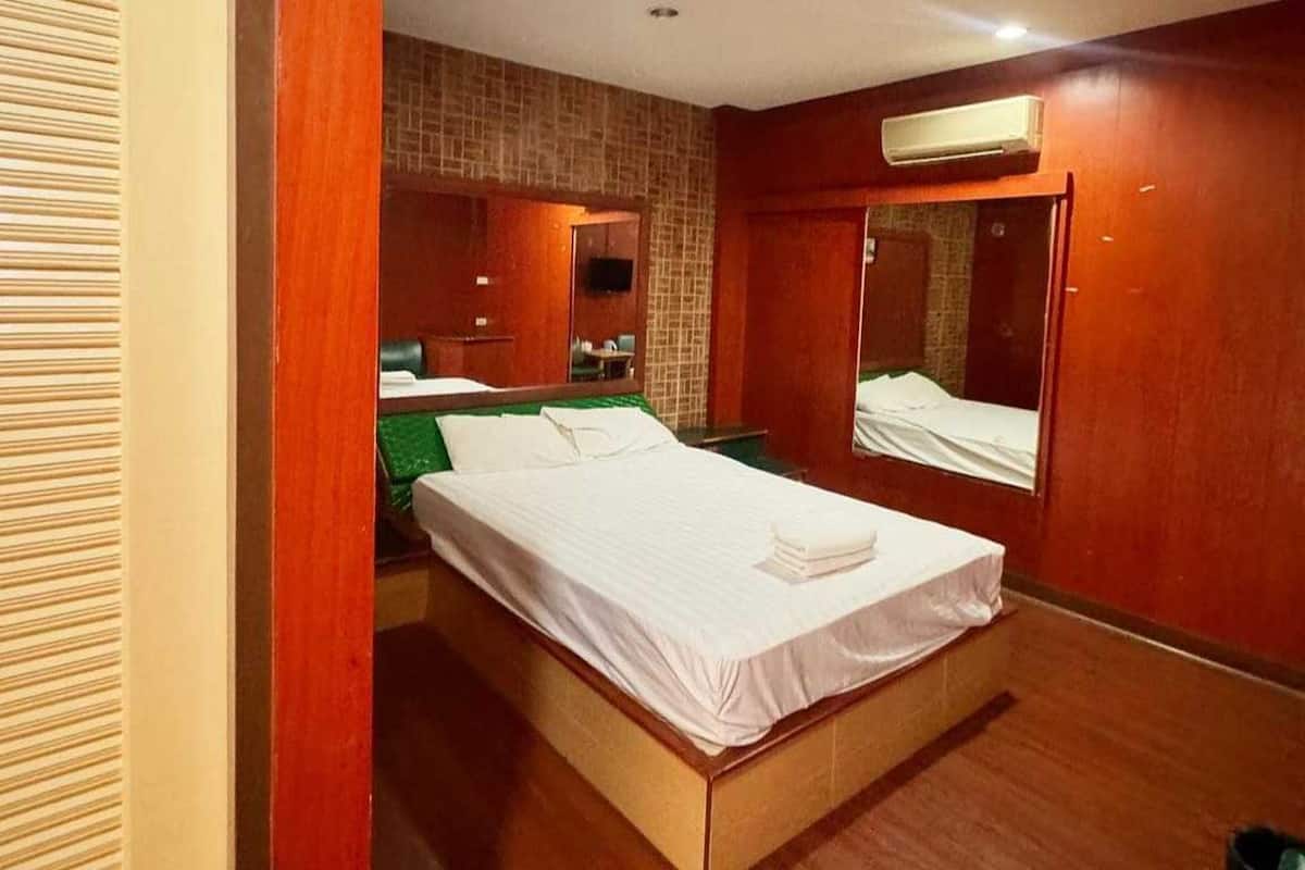 Budget Double | Escritorio, wifi gratis, ropa de cama