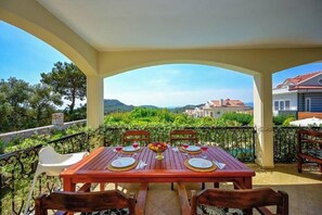 Outdoor dining - Villa Arokarya, Private Pool Villa Close to Ölüdeniz (Fethiye)
