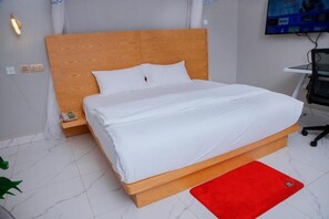 1 bedroom, iron/ironing board, WiFi, bed sheets - Entebbe Serenity breeze apartments - Single Room with Lake View (Entebbe)