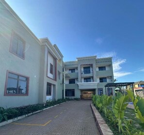 Exterior - Entebbe Serenity breeze apartments - Single Room with Lake View (Entebbe)