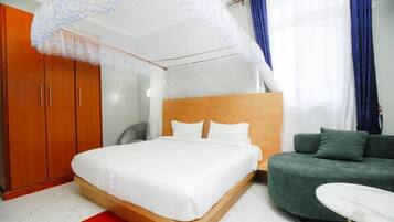 1 habitación, tabla de planchar con plancha, wifi y ropa de cama