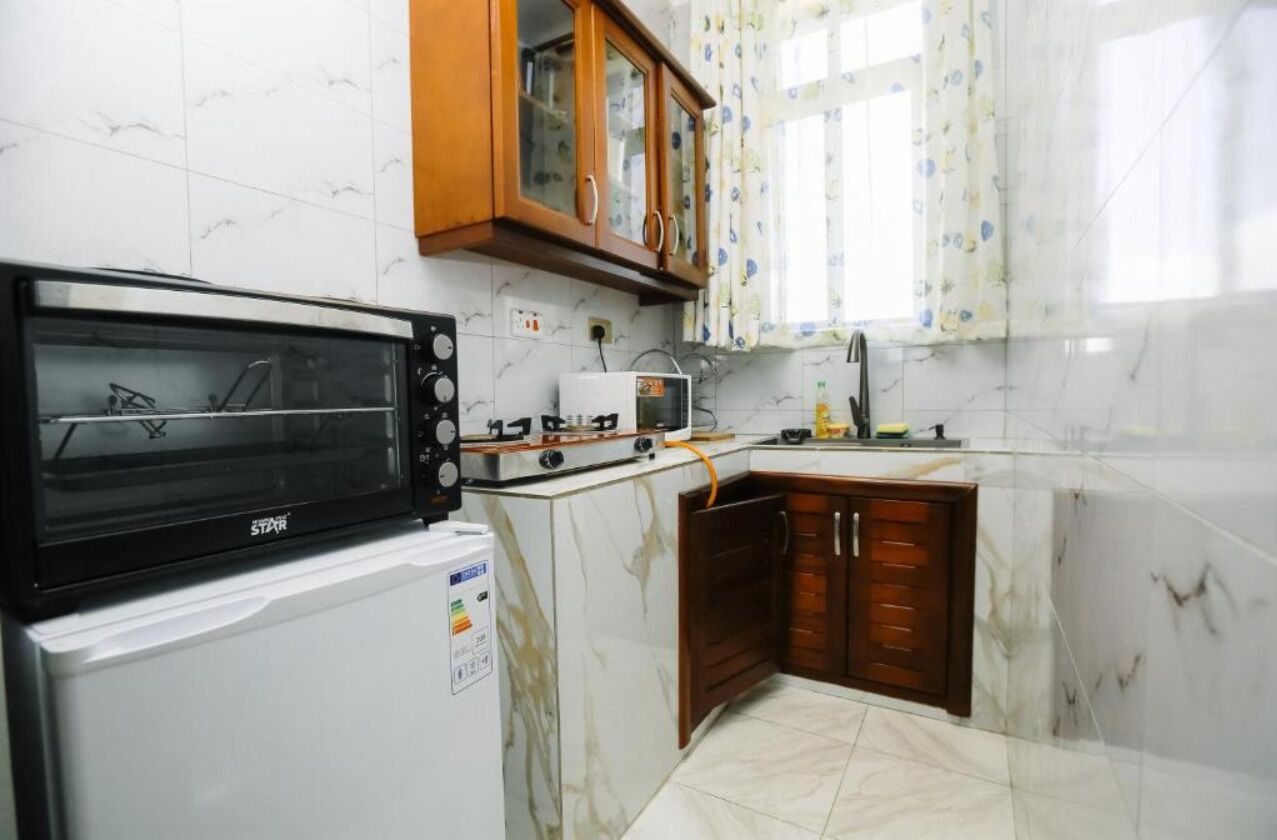 Kühlschrank, Mikrowelle, Ofen, Wasserkocher