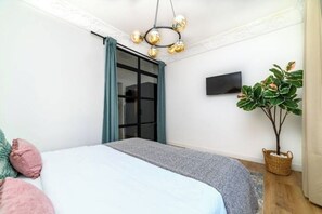 1 habitación, tabla de planchar con plancha, wifi y ropa de cama