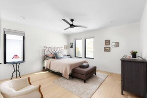 4 bedrooms, desk, iron/ironing board, travel crib