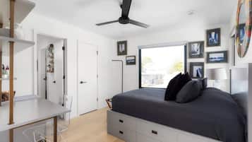 4 bedrooms, desk, iron/ironing board, travel crib