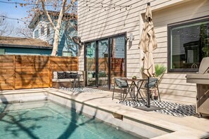 Outdoor pool - Central Austin Oasis with Pool - Sleeps 9 (Austin)