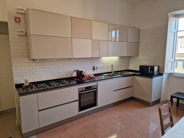 Fridge, microwave, oven, stovetop