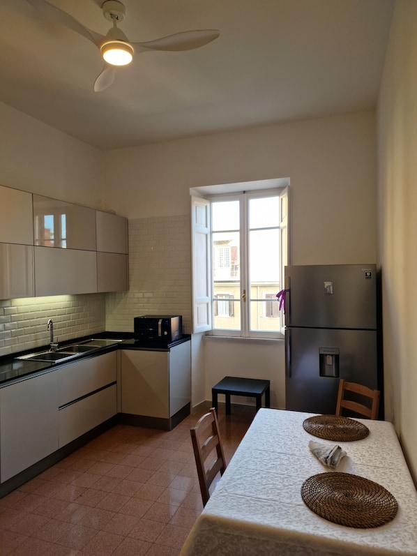 Fridge, microwave, oven, stovetop