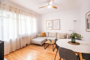 Smart TV - 32PAA1126 - Three Bedroom Apartment, Sleeps 5 (Barcelona)