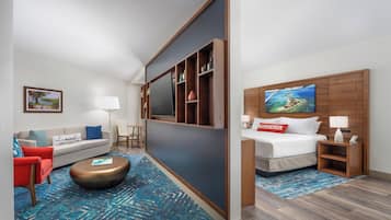 Studio Suite, 1 King Bed with Sofa bed (Studio, 1 King, Balcony) | In-room safe, desk, laptop workspace, iron/ironing board