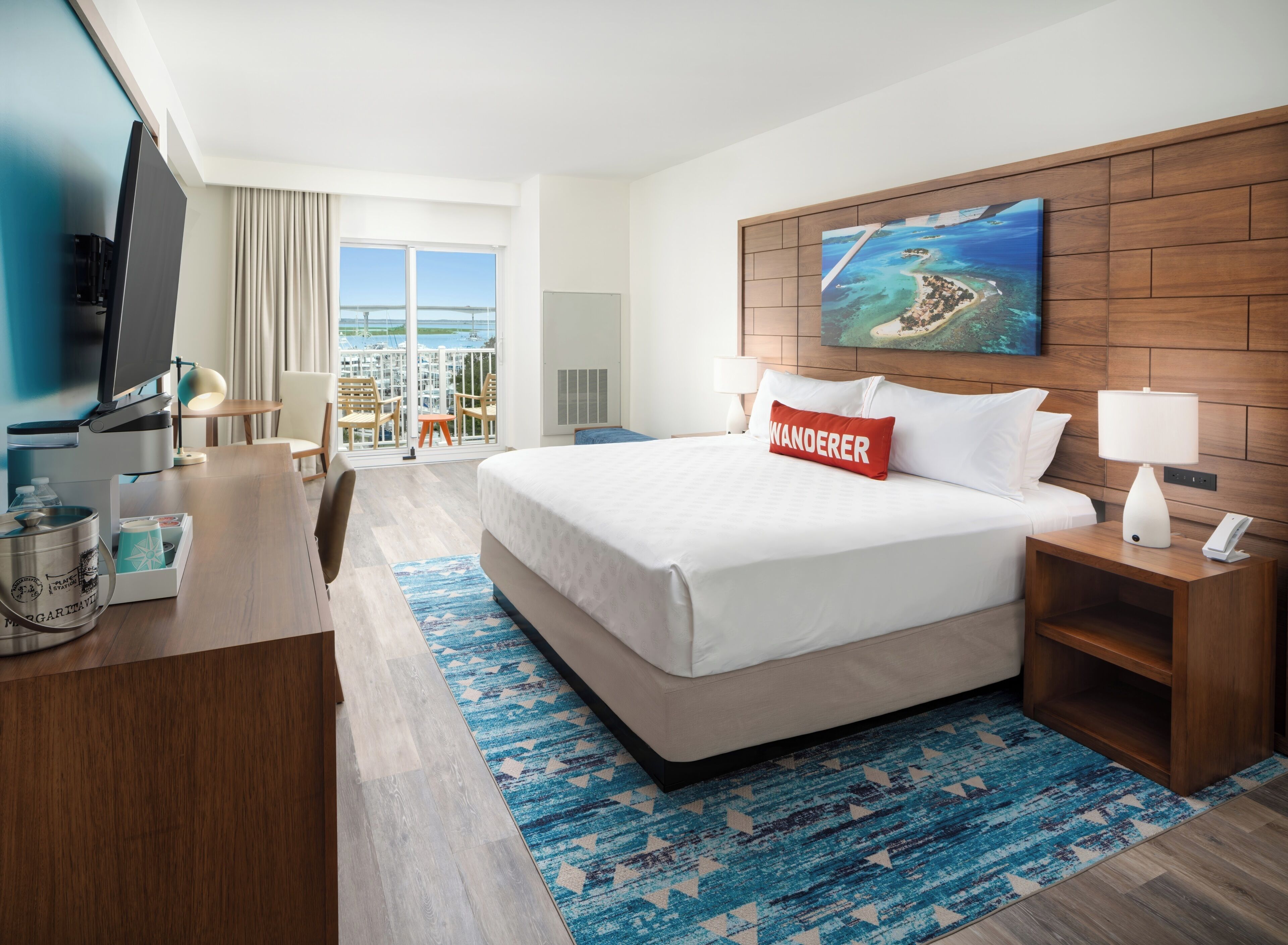 Studio Suite, 1 King Bed with Sofa bed (Studio, 1 King, Balcony) | In-room safe, desk, laptop workspace, iron/ironing board