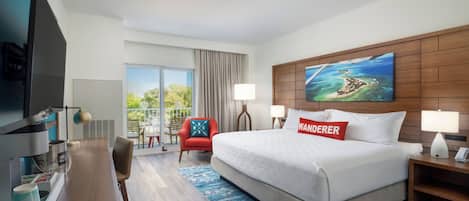 Standard Room, 1 King Bed (Balcony) | Zimmersafe, Schreibtisch, laptopgeeigneter Arbeitsplatz
