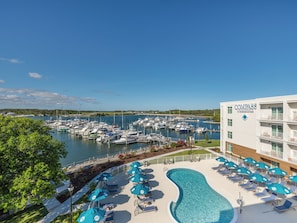 Outdoor pool - Compass Hotel Beaufort by Margaritaville (Beaufort)