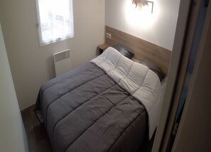 3 Schlafzimmer, Bügeleisen/Bügelbrett