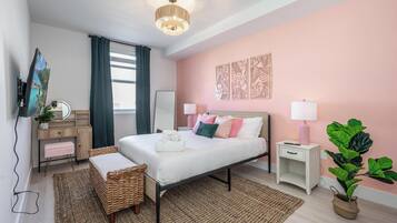 2 habitaciones, tabla de planchar con plancha y cuna de viaje