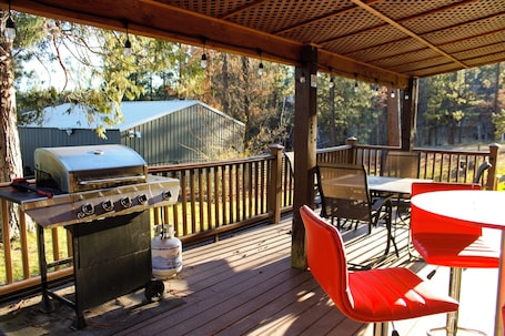 Outdoor dining. Rustic Charm Meets Lakeside Bliss in Pine Hollow