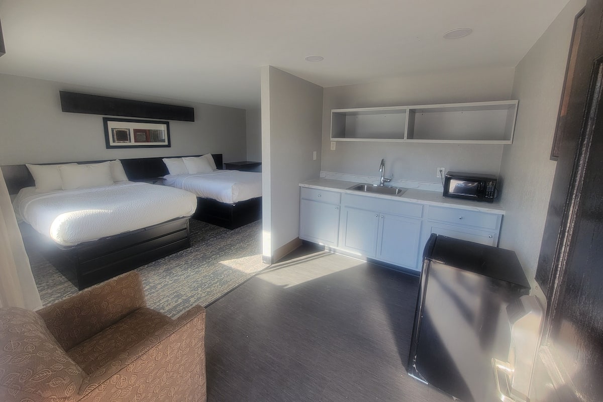 Kamar Comfort, 2 Tempat Tidur Queen | Meja kerja, ruang kerja ramah laptop, dan Wi-Fi gratis