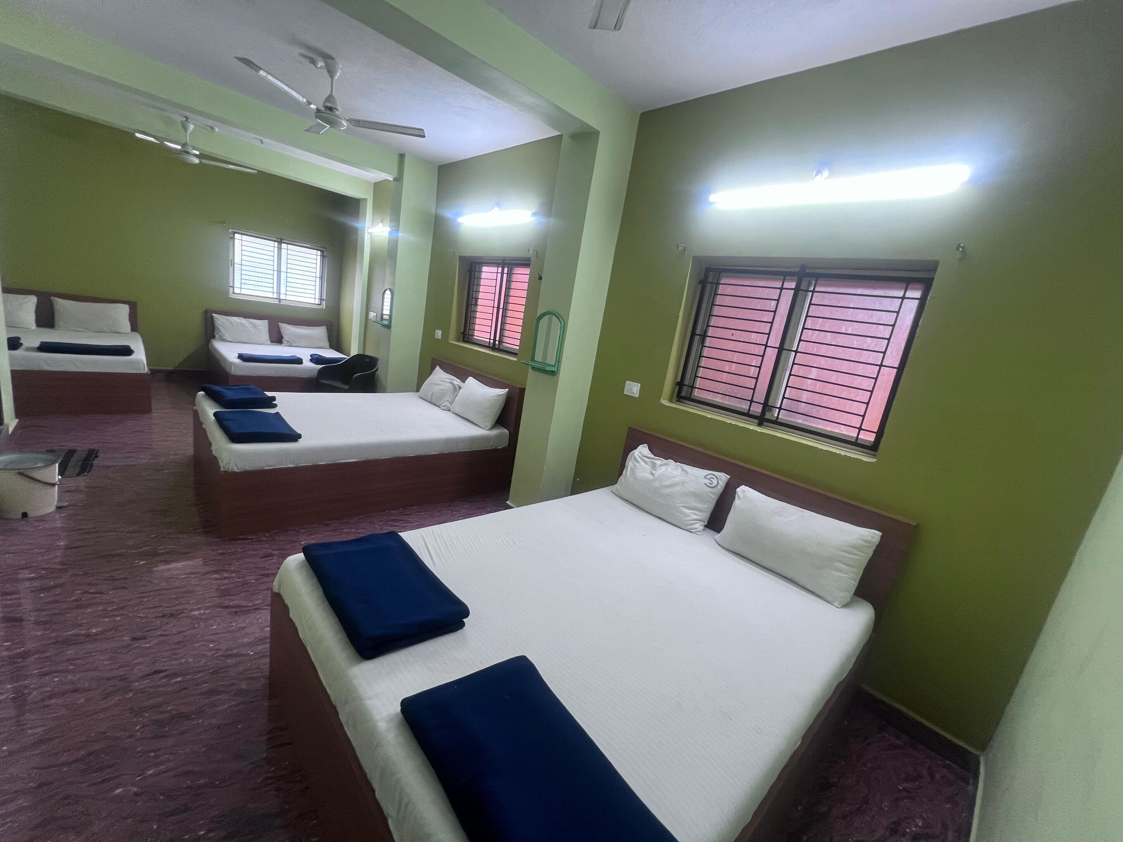 Family Double Room | Desk, laptop workspace, free WiFi
