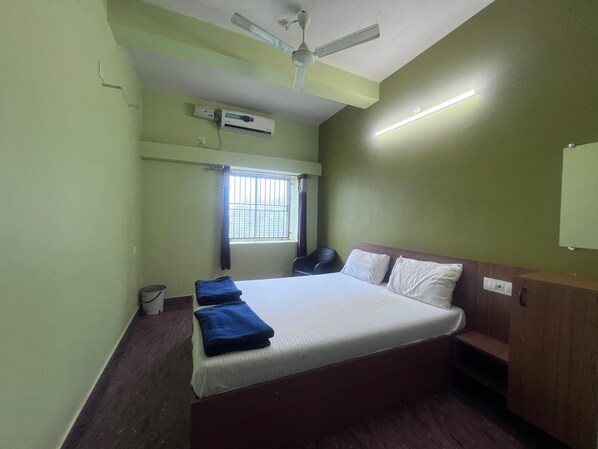 Quarto casal luxo, vista para o mar | Escrivaninha, espaço de trabalho para notebook, Wi-Fi de cortesia