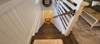 Charming 1-BR cottage in Gilbert with AC, lake front/dock access, fitness room