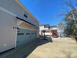 Exterior - Kate's Cottage - charming 1-bedroom in Gilbert - lake front/dock access (Gilbert)