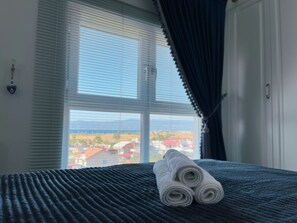 3 bedrooms, in-room safe, desk, iron/ironing board