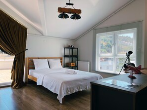 3 bedrooms, in-room safe, desk, iron/ironing board