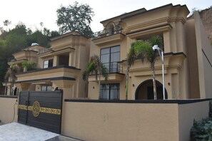 Villa, 5 Bedrooms, Accessible, Balcony | Exterior