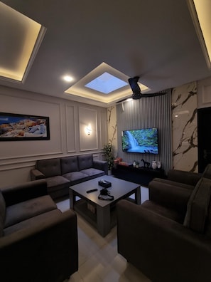 Villa, 5 Schlafzimmer, barrierefrei, Balkon | Wohnzimmer